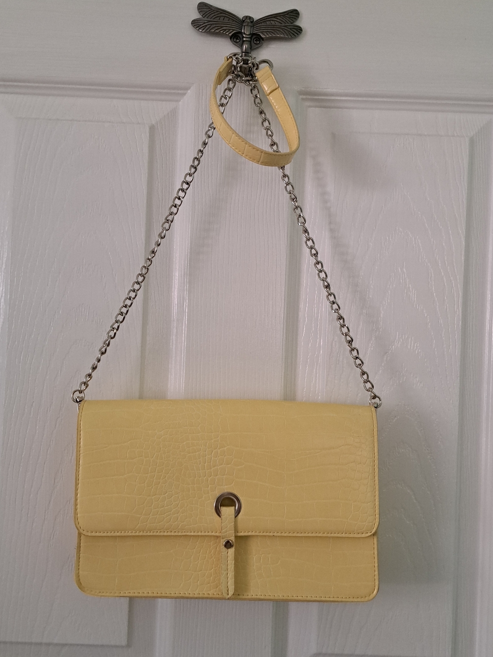 PIECES Croc-Textured Yellow Chain Strap Crossbody Bag